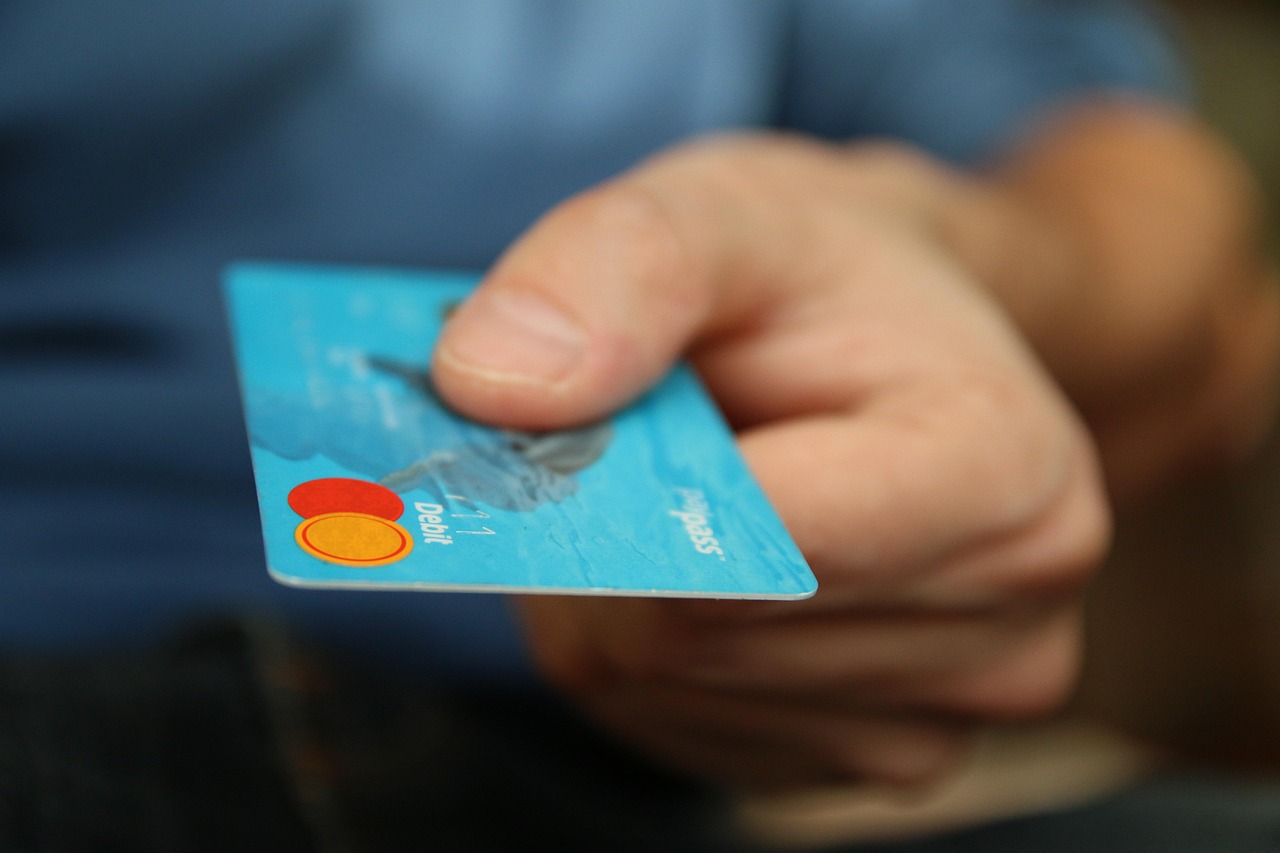 新NISAに最適なクレジットカードはどれですか？