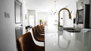 新NISAを海外居住者が利用する場合の口座継続可否は？
